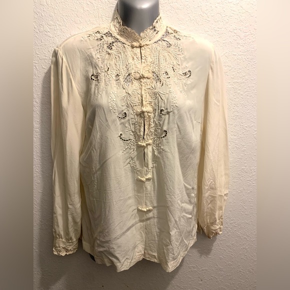 100% Silk Hand Embroidered Vintage Blouse Size Small 60s - Picture 4 of 11